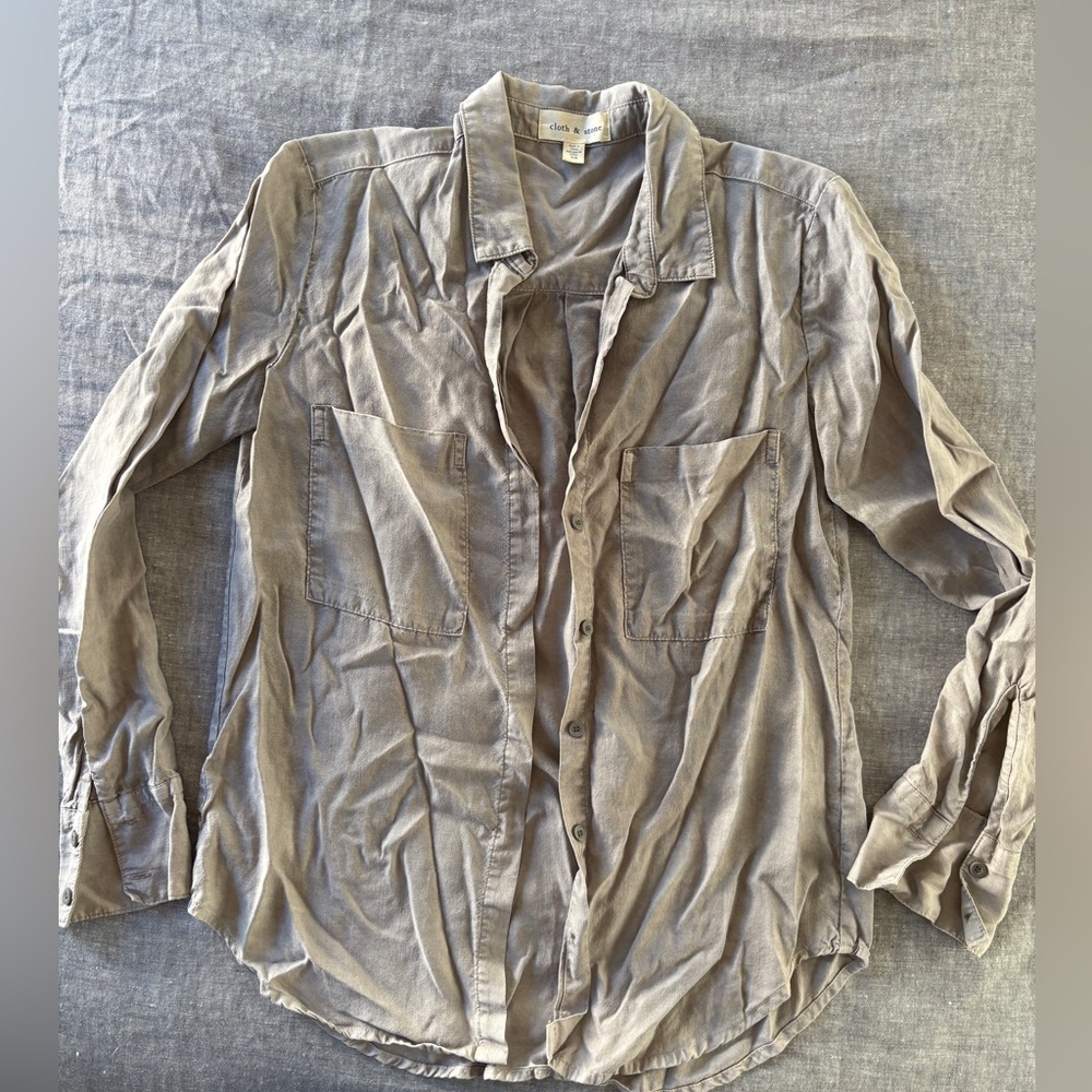 Cloth & Stone Women's Grey Casual Button Down Shirt